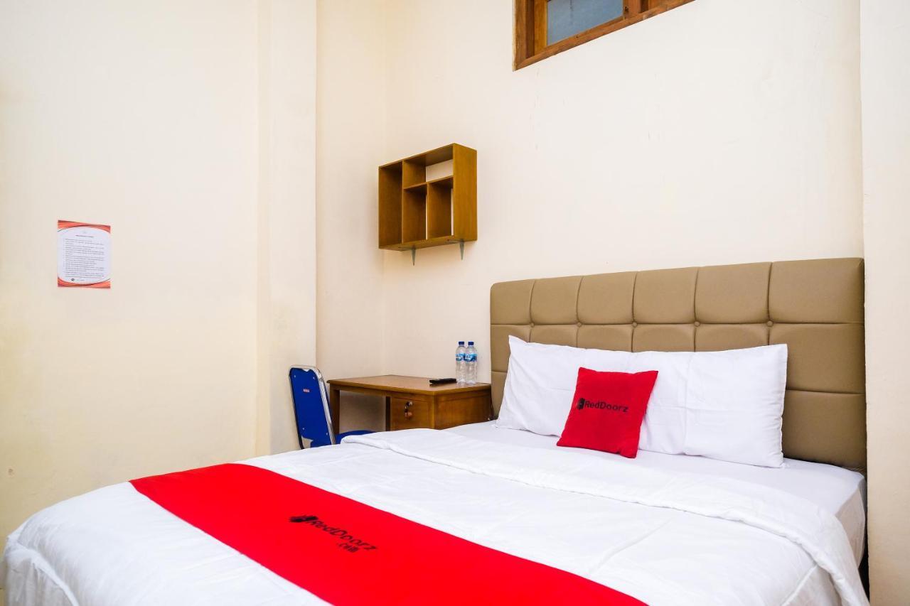 Reddoorz Syariah @ Griya Thamrin Manahan Solo Eksteriør bilde