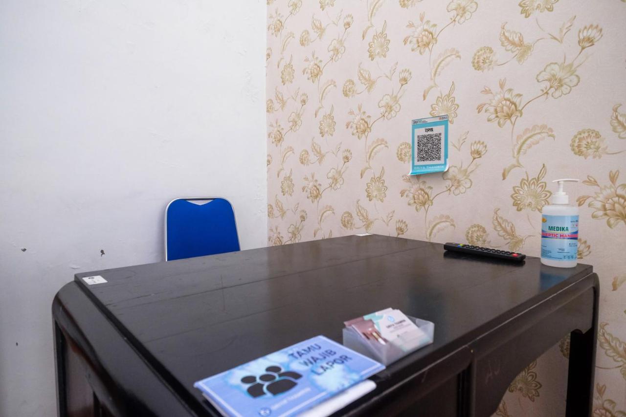 Reddoorz Syariah @ Griya Thamrin Manahan Solo Eksteriør bilde