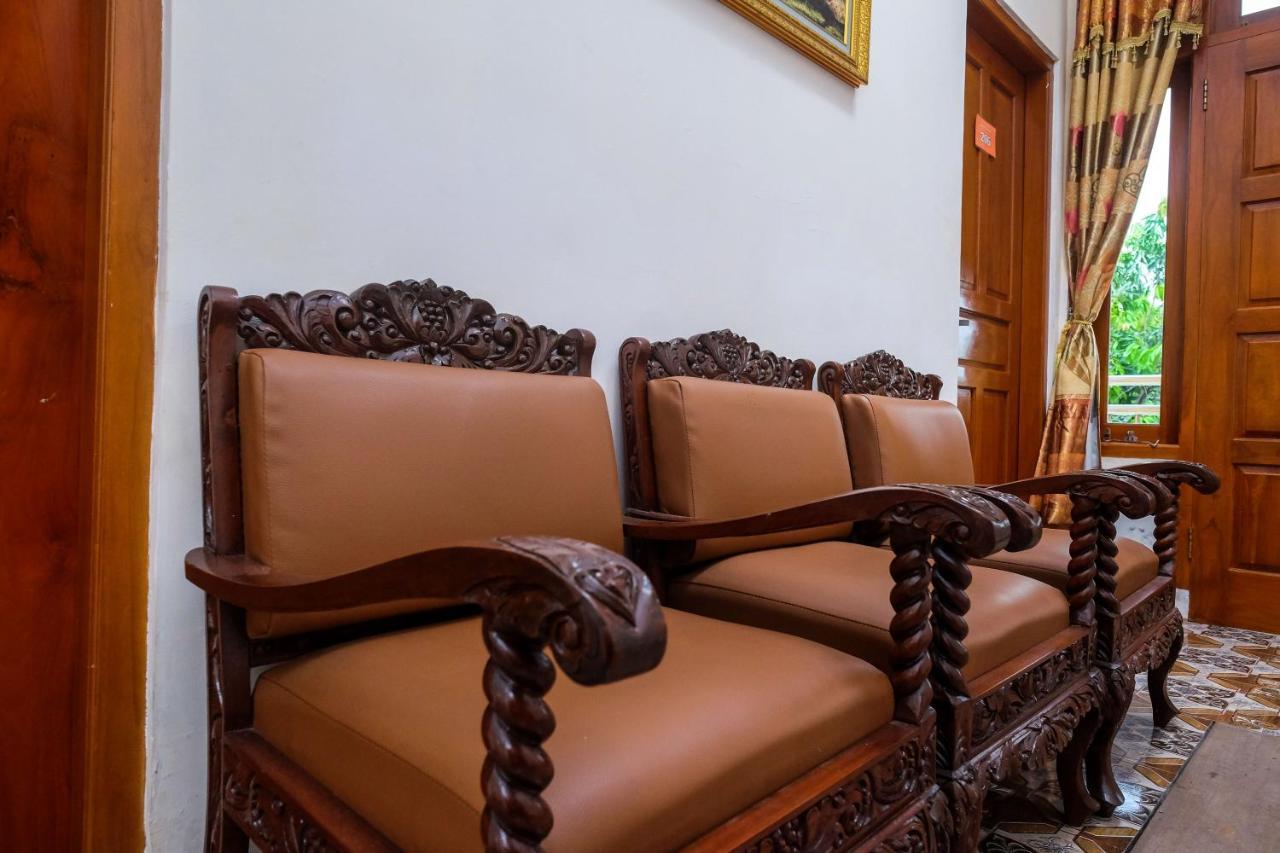 Reddoorz Syariah @ Griya Thamrin Manahan Solo Eksteriør bilde