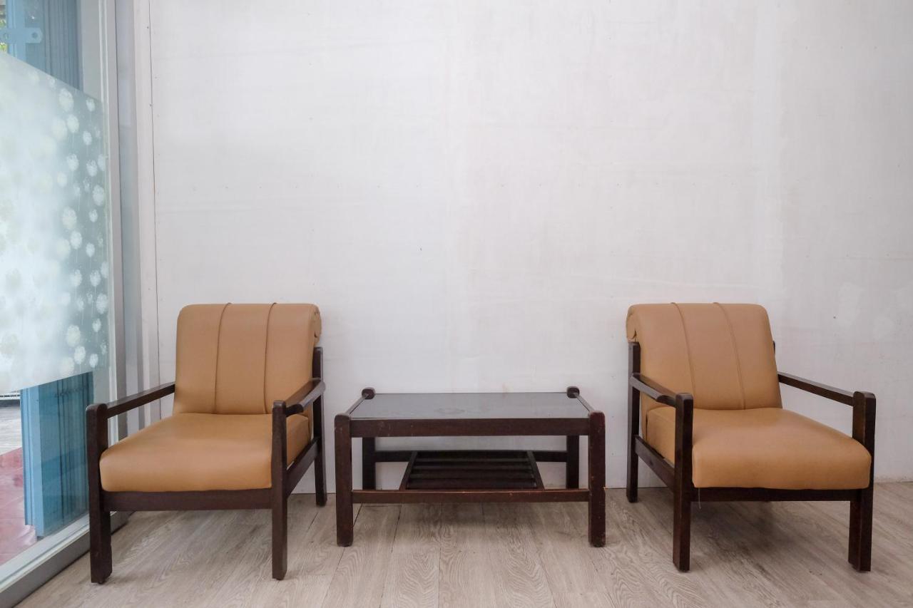 Reddoorz Syariah @ Griya Thamrin Manahan Solo Eksteriør bilde