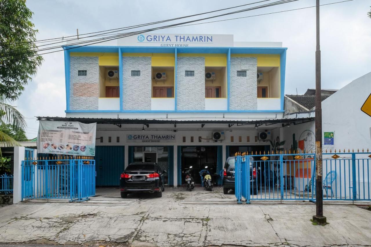 Reddoorz Syariah @ Griya Thamrin Manahan Solo Eksteriør bilde