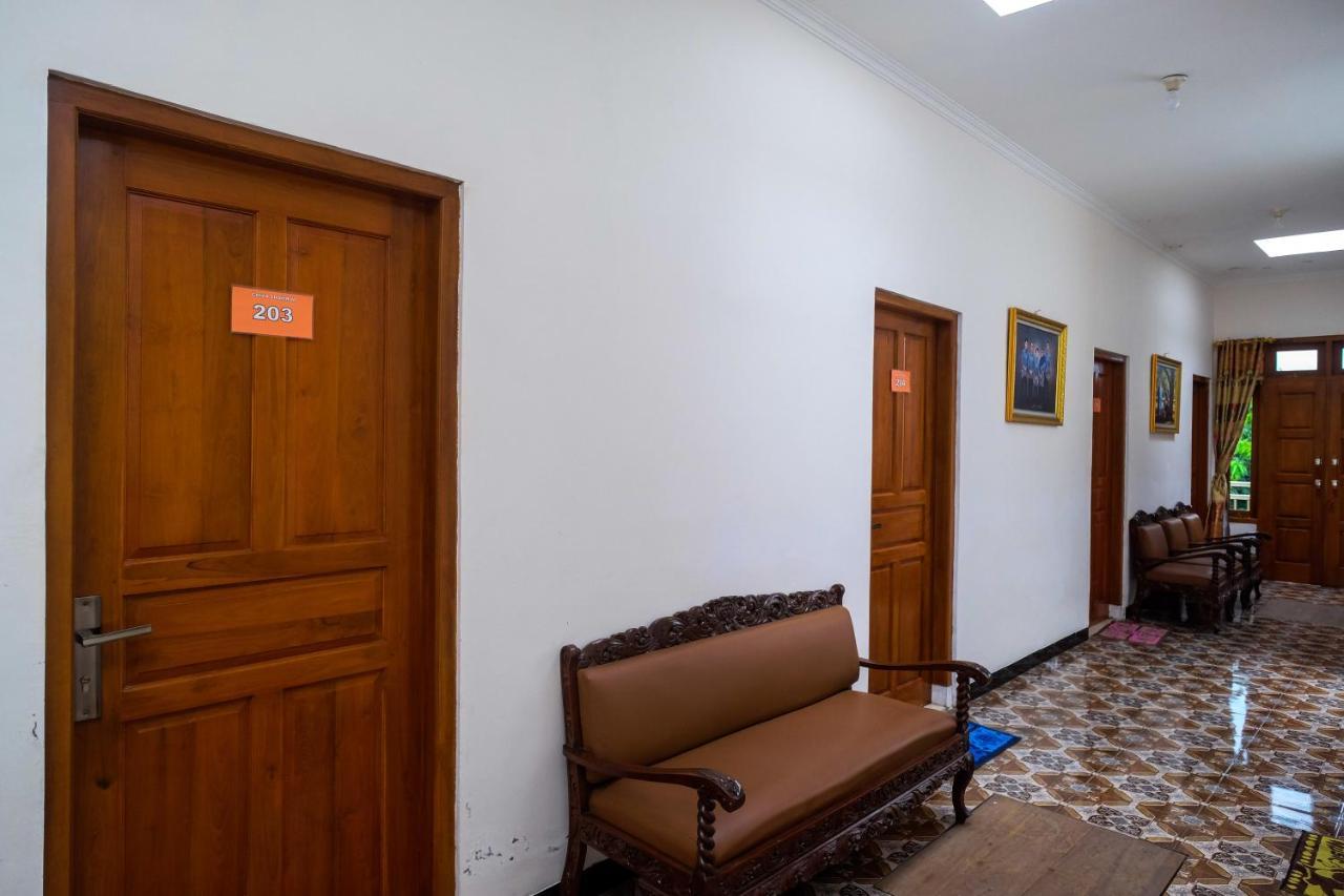 Reddoorz Syariah @ Griya Thamrin Manahan Solo Eksteriør bilde