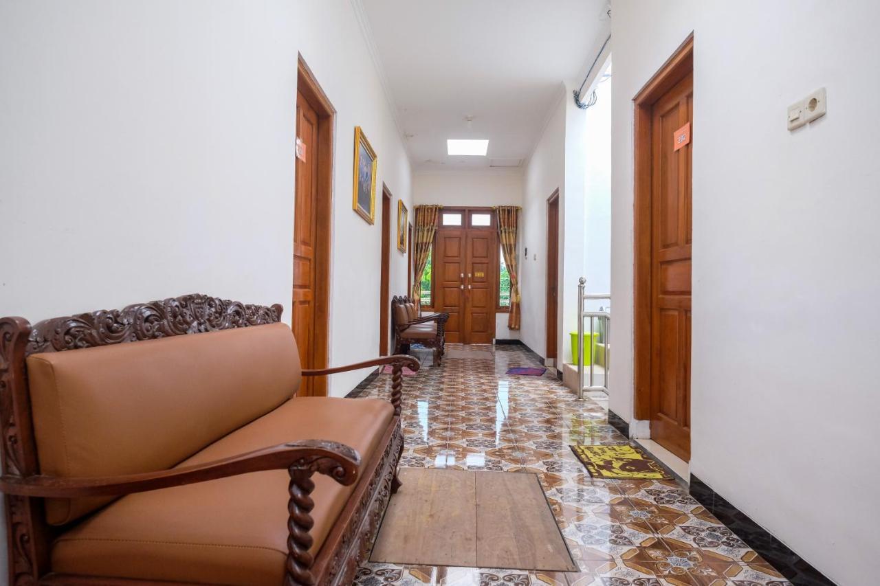 Reddoorz Syariah @ Griya Thamrin Manahan Solo Eksteriør bilde